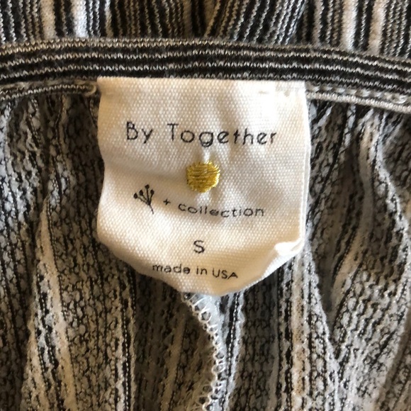 VICI Striped Puff Sleeve Top - Picture 4 of 4